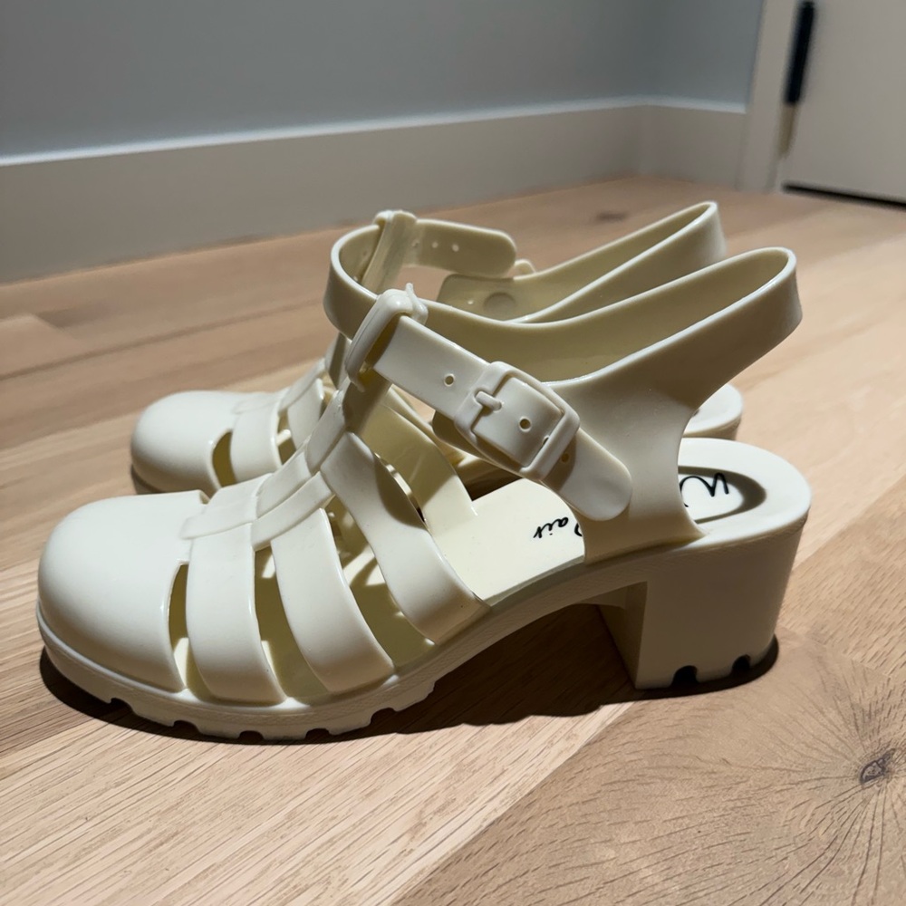 Wild Pair (Ivory) Slingback Chunky Heel Women's Sandals Sz8